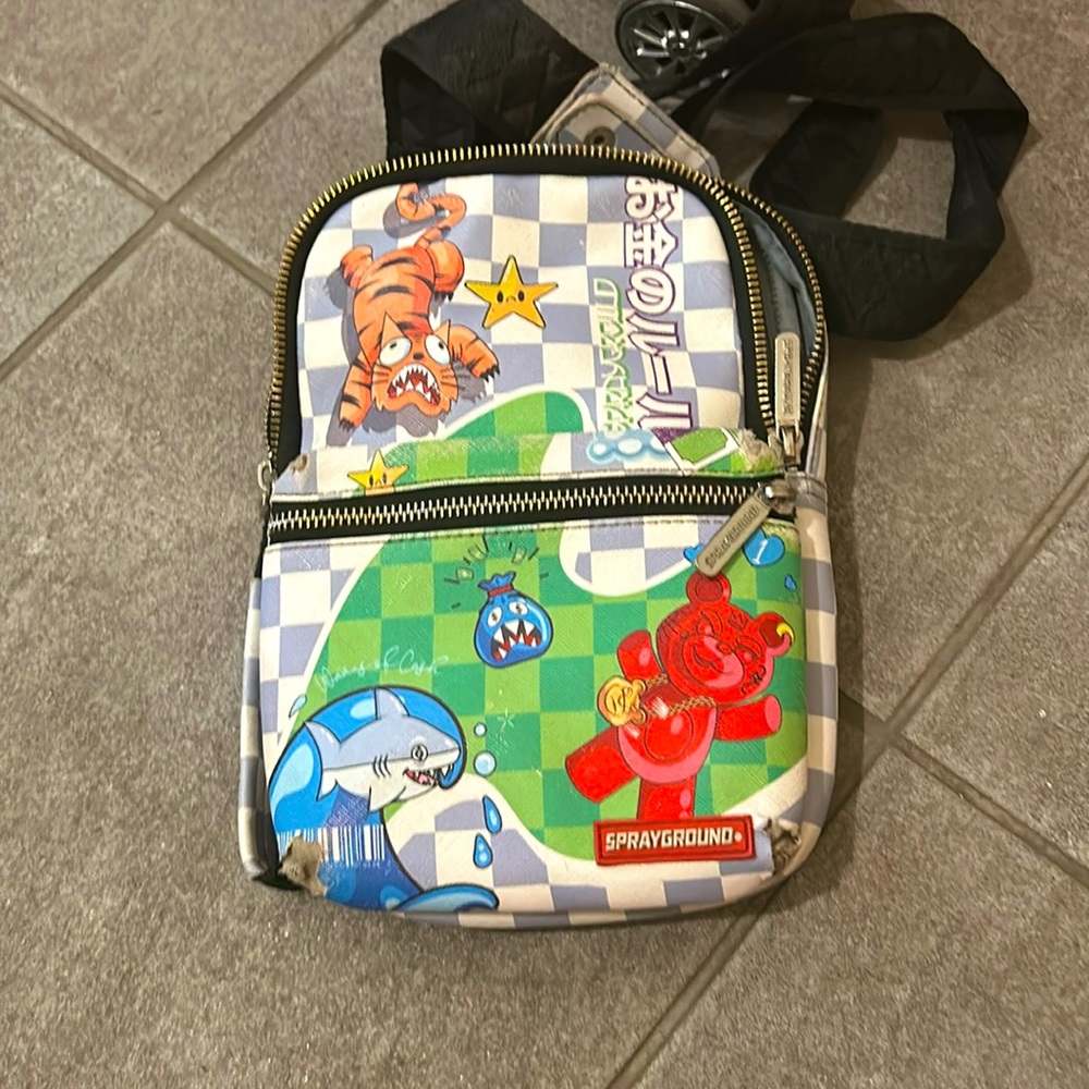 Sprayground shoulder bag. Unisex, any age. One size fits all